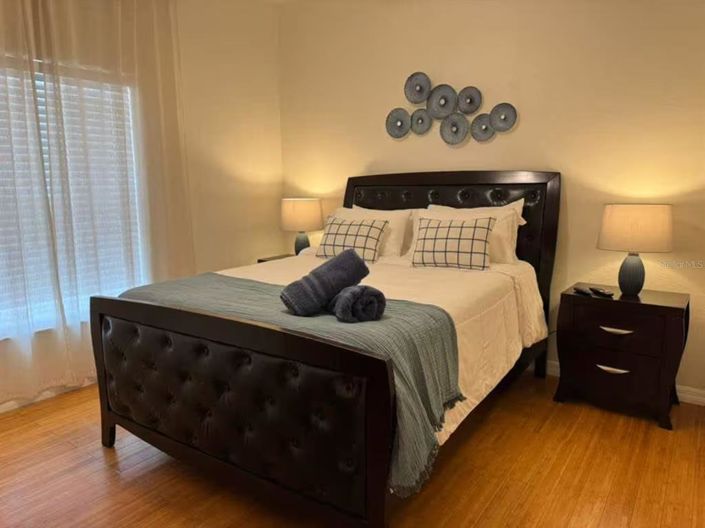 Image No.17-5 Bed Townhouse for sale