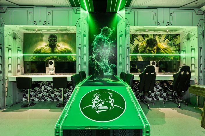 Image No.10-8 Bed Property for sale