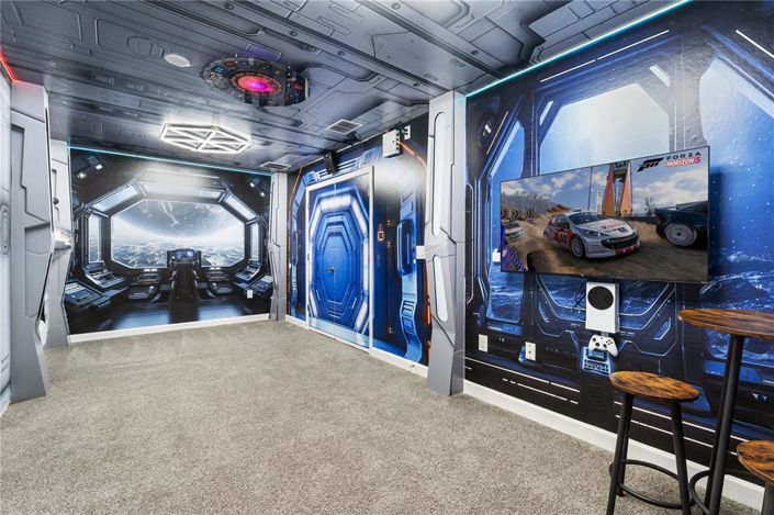 Image No.14-8 Bed Property for sale