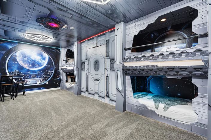 Image No.15-8 Bed Property for sale