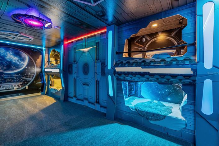 Image No.16-8 Bed Property for sale