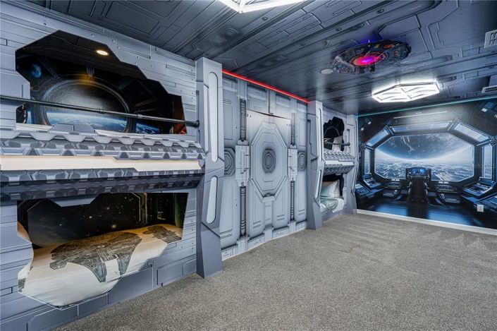 Image No.18-8 Bed Property for sale