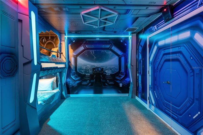 Image No.19-8 Bed Property for sale