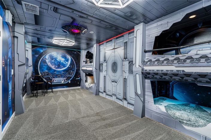 Image No.20-8 Bed Property for sale