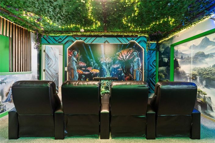 Image No.24-8 Bed Property for sale