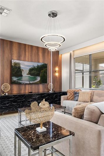 Image No.32-8 Bed Property for sale