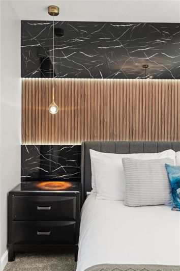 Image No.56-8 Bed Property for sale