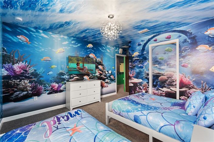 Image No.64-8 Bed Property for sale