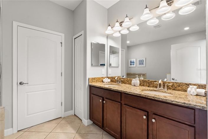 Image No.68-8 Bed Property for sale