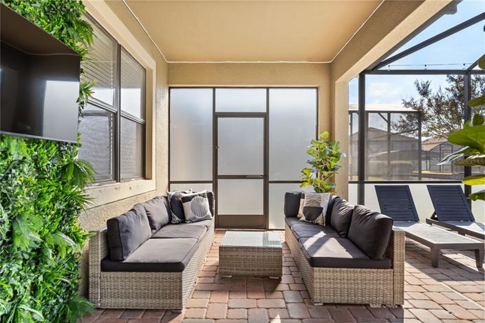 Image No.73-8 Bed Property for sale