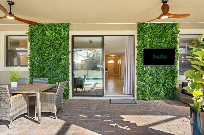 Image No.75-8 Bed Property for sale