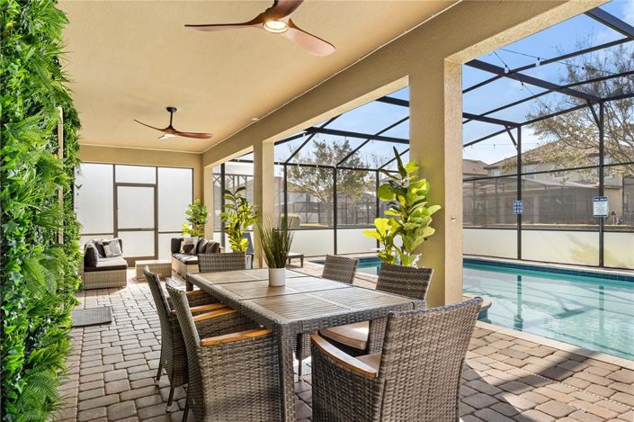 Image No.76-8 Bed Property for sale