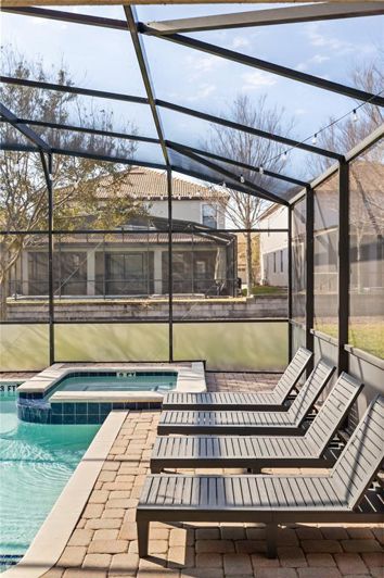 Image No.78-8 Bed Property for sale