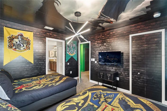 Image No.8-8 Bed Property for sale