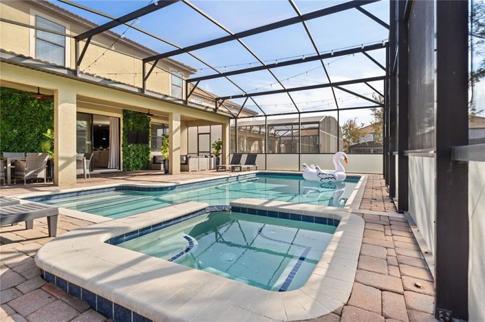 Image No.80-8 Bed Property for sale