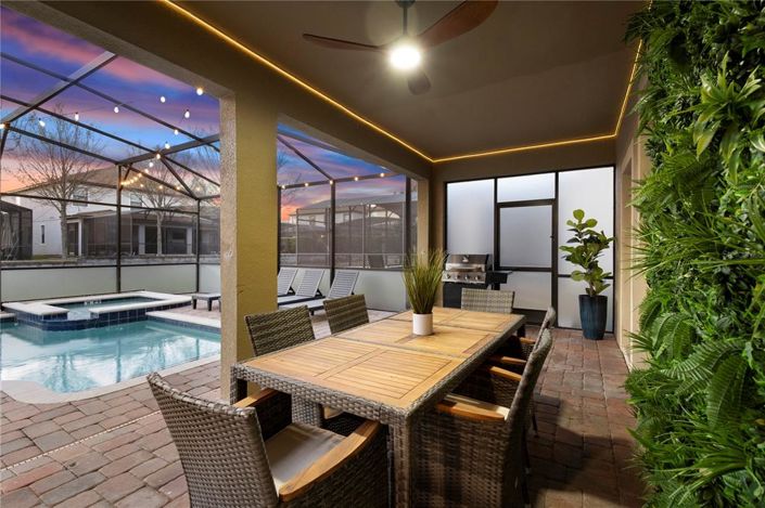 Image No.83-8 Bed Property for sale