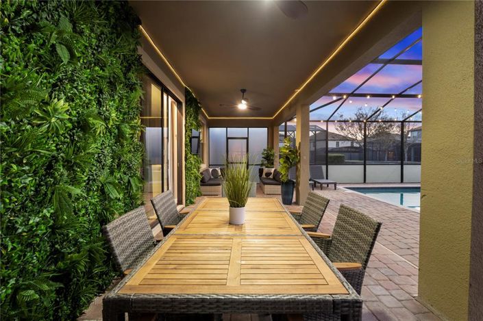 Image No.89-8 Bed Property for sale