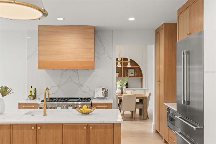 Image No.16-5 Bed Property for sale