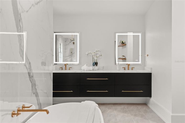 Image No.45-5 Bed Property for sale