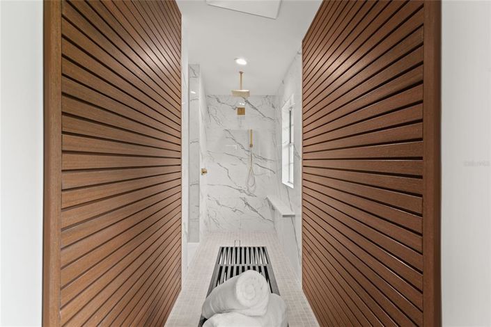 Image No.46-5 Bed Property for sale