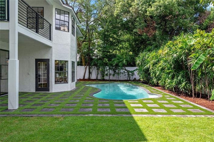 Image No.55-5 Bed Property for sale