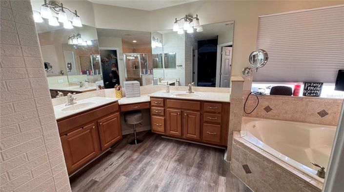 Image No.38-5 Bed Property for sale