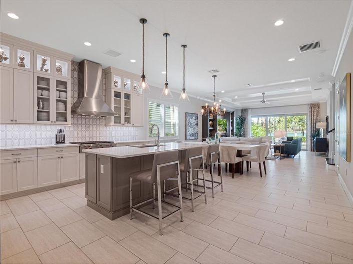 Image No.11-6 Bed Property for sale