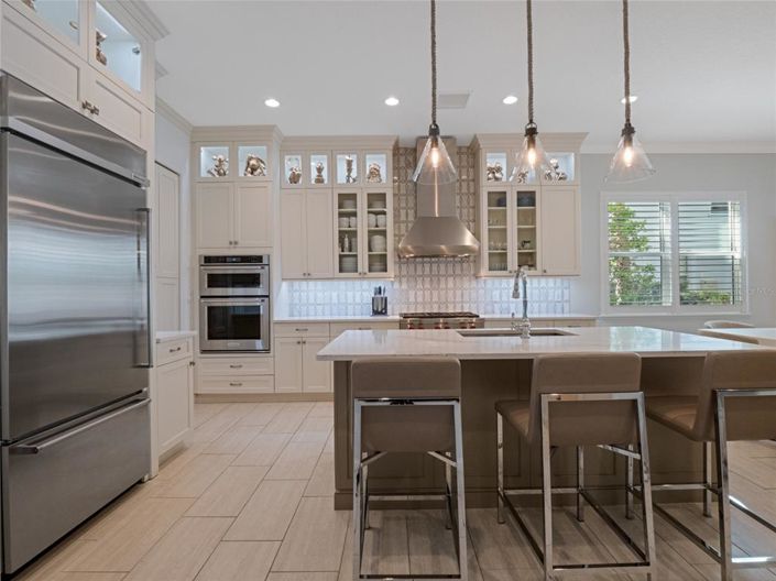 Image No.12-6 Bed Property for sale