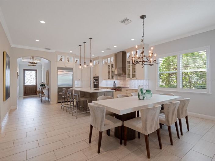 Image No.13-6 Bed Property for sale