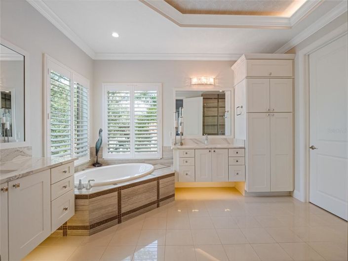 Image No.19-6 Bed Property for sale