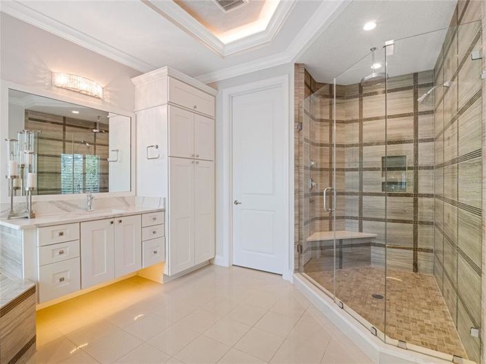 Image No.21-6 Bed Property for sale