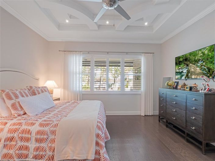 Image No.26-6 Bed Property for sale