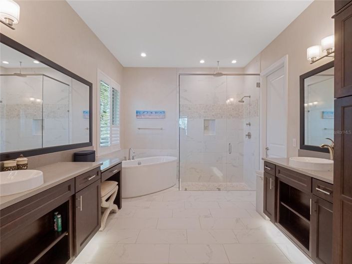 Image No.27-6 Bed Property for sale