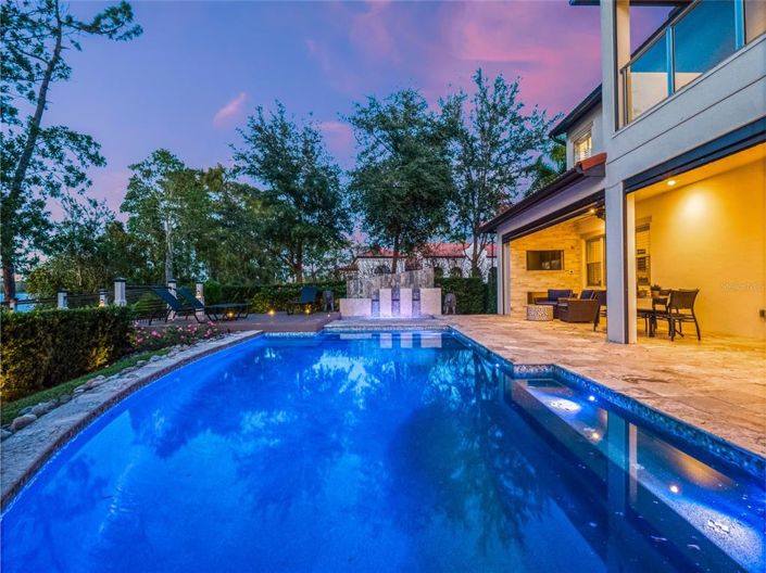 Image No.41-6 Bed Property for sale