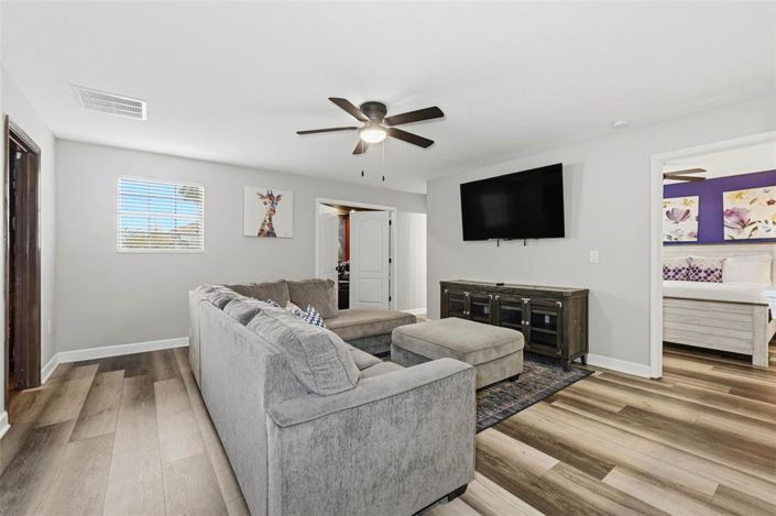 Image No.25-8 Bed Property for sale