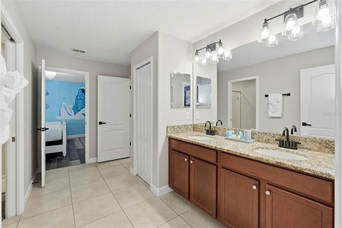 Image No.36-8 Bed Property for sale