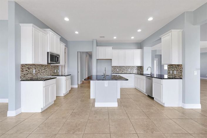 Image No.16-7 Bed Property for sale