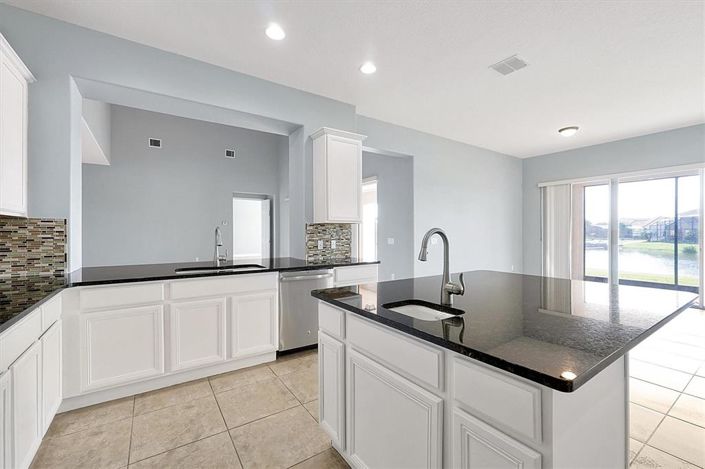 Image No.18-7 Bed Property for sale