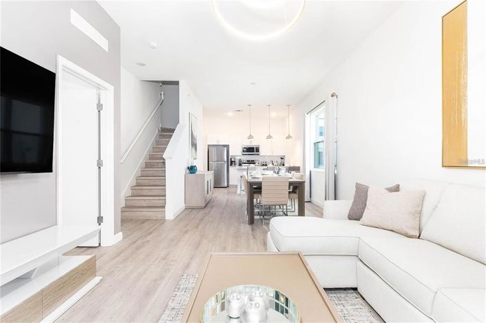 Image No.9-5 Bed Townhouse for sale