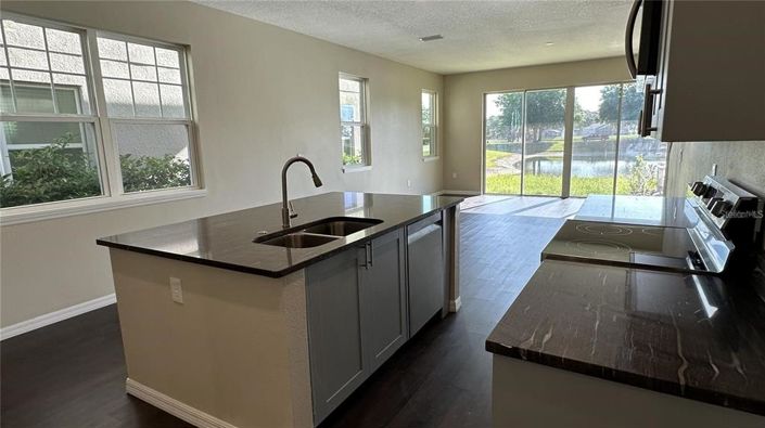 Image No.5-4 Bed Townhouse for sale