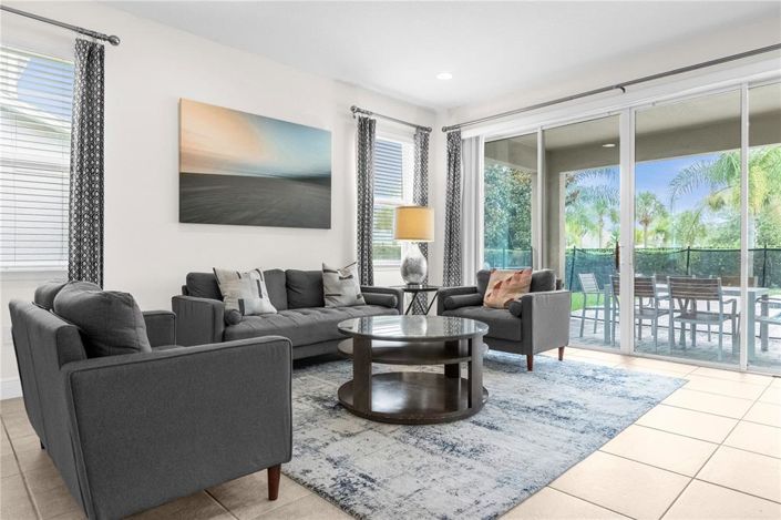 Image No.11-10 Bed Property for sale