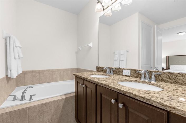 Image No.40-10 Bed Property for sale