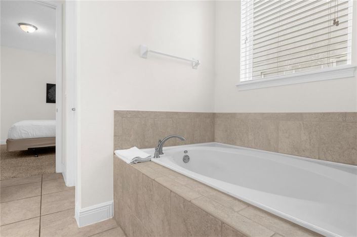 Image No.54-10 Bed Property for sale