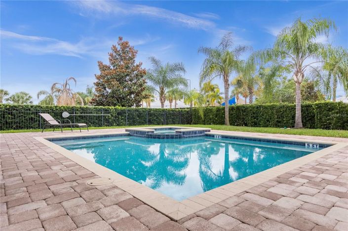 Image No.60-10 Bed Property for sale