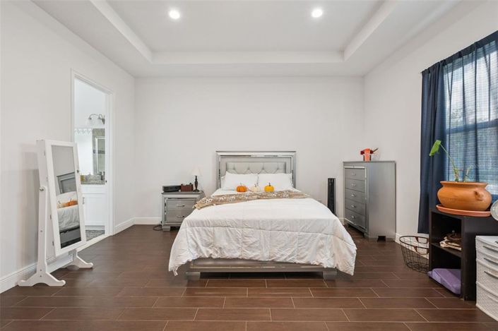 Image No.12-4 Bed Property for sale