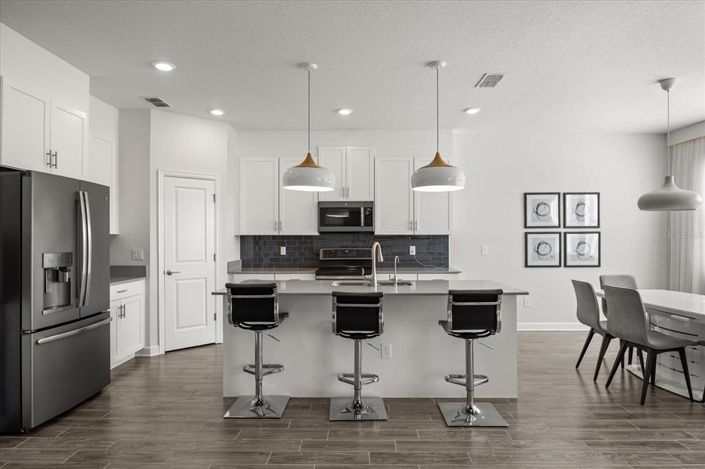 Image No.12-4 Bed Property for sale