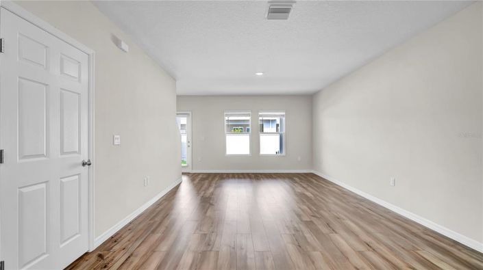 Image No.11-3 Bed Townhouse for sale