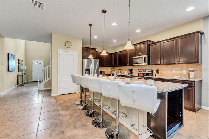 Image No.11-8 Bed Property for sale