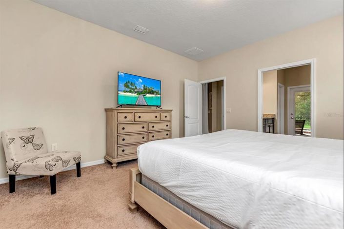 Image No.17-8 Bed Property for sale