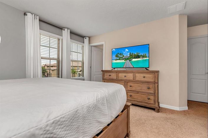 Image No.37-8 Bed Property for sale